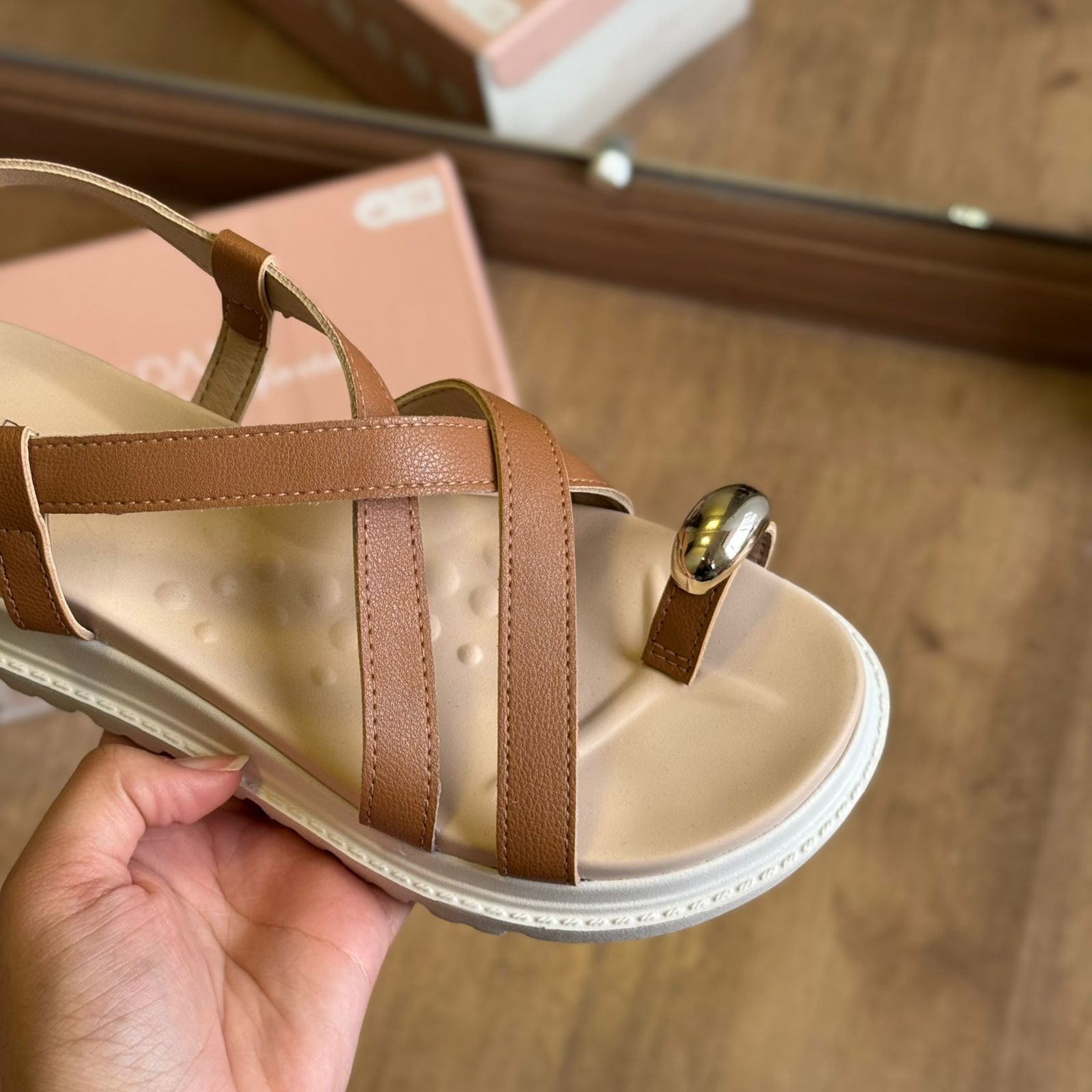 Sandália Modare Detalhe Dourado no Dedo 7200.107