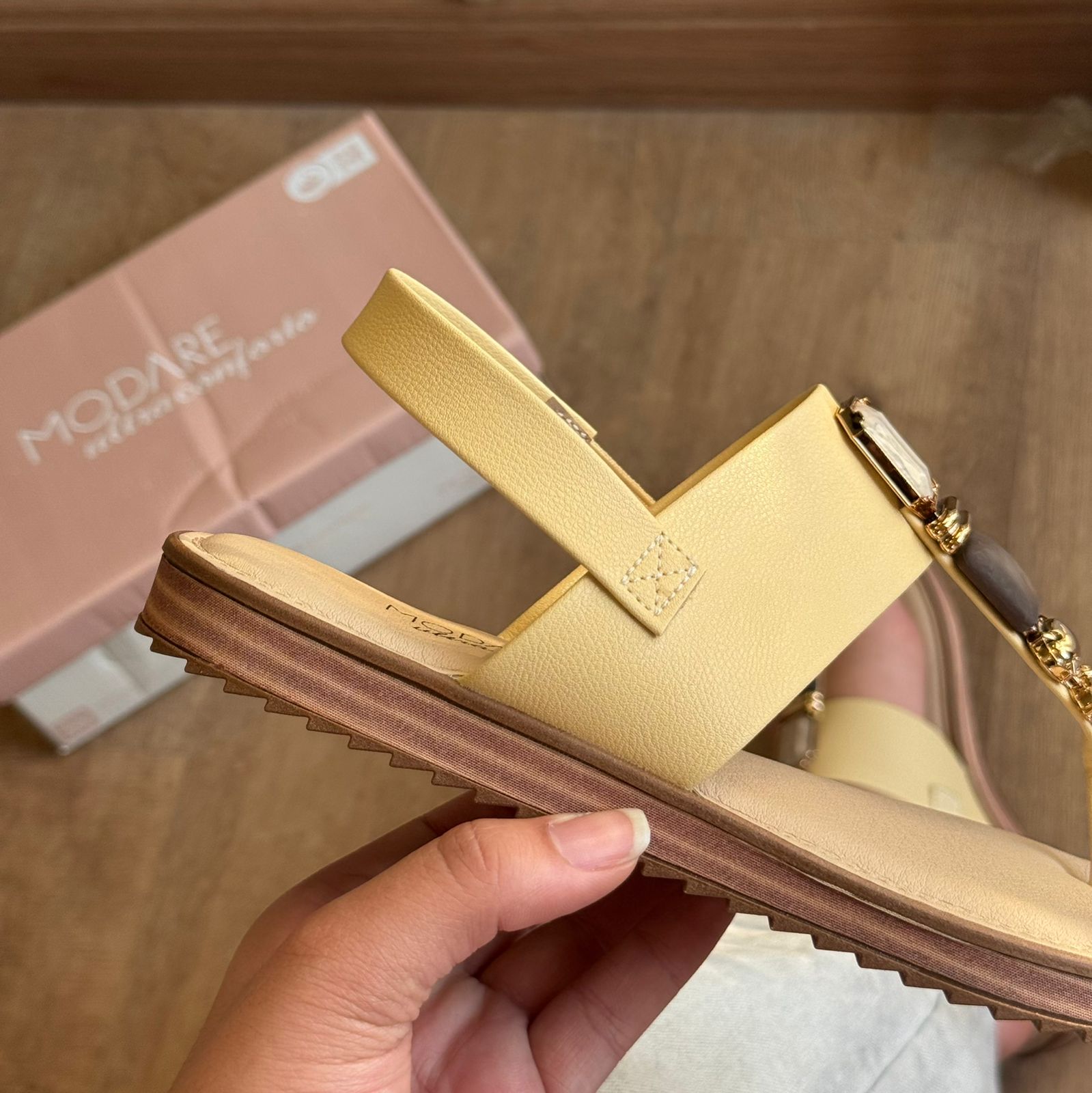 Sandália Rasteirinha Pedrarias Modare 7141.120