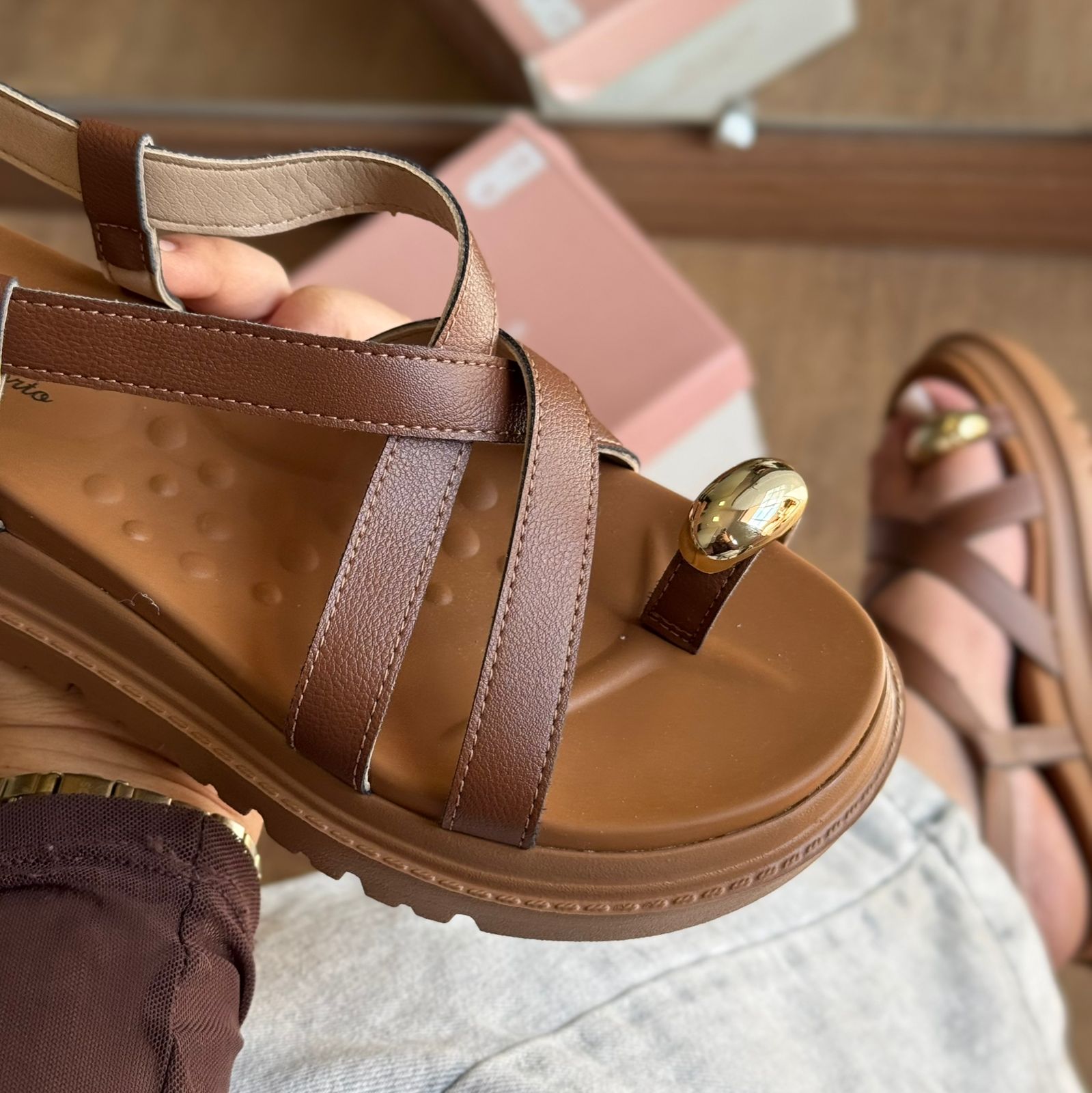 Sandália Modare Detalhe Dourado no Dedo 7200.107