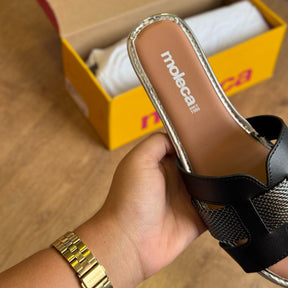 Sandália Moleca Rasteira Brilhosa 5435.553