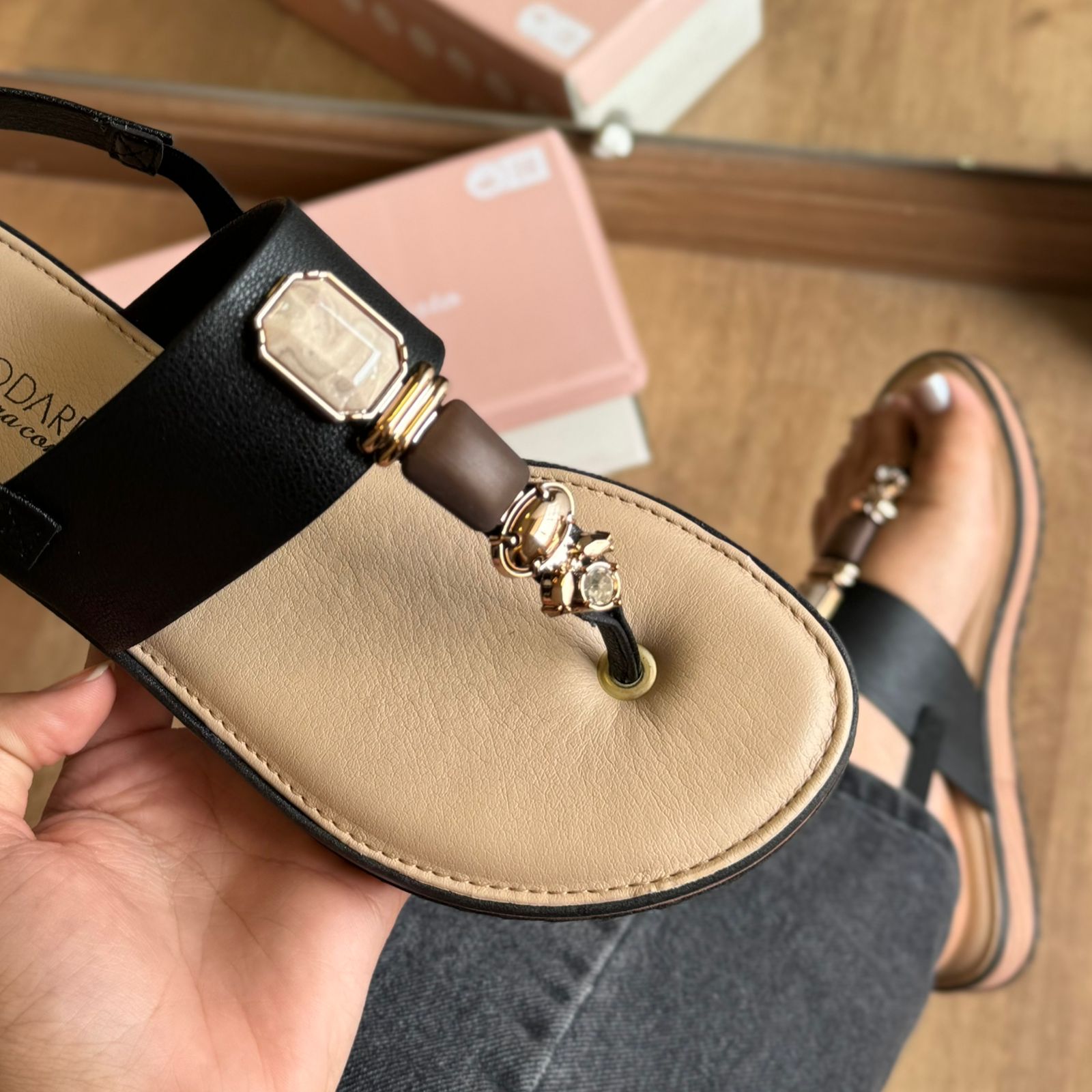 Sandália Rasteirinha Pedrarias Modare 7141.120