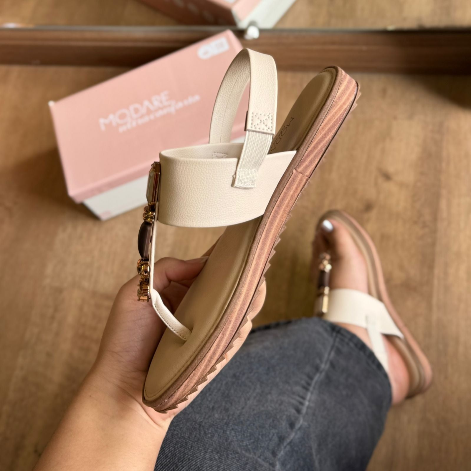 Sandália Rasteirinha Pedrarias Modare 7141.120