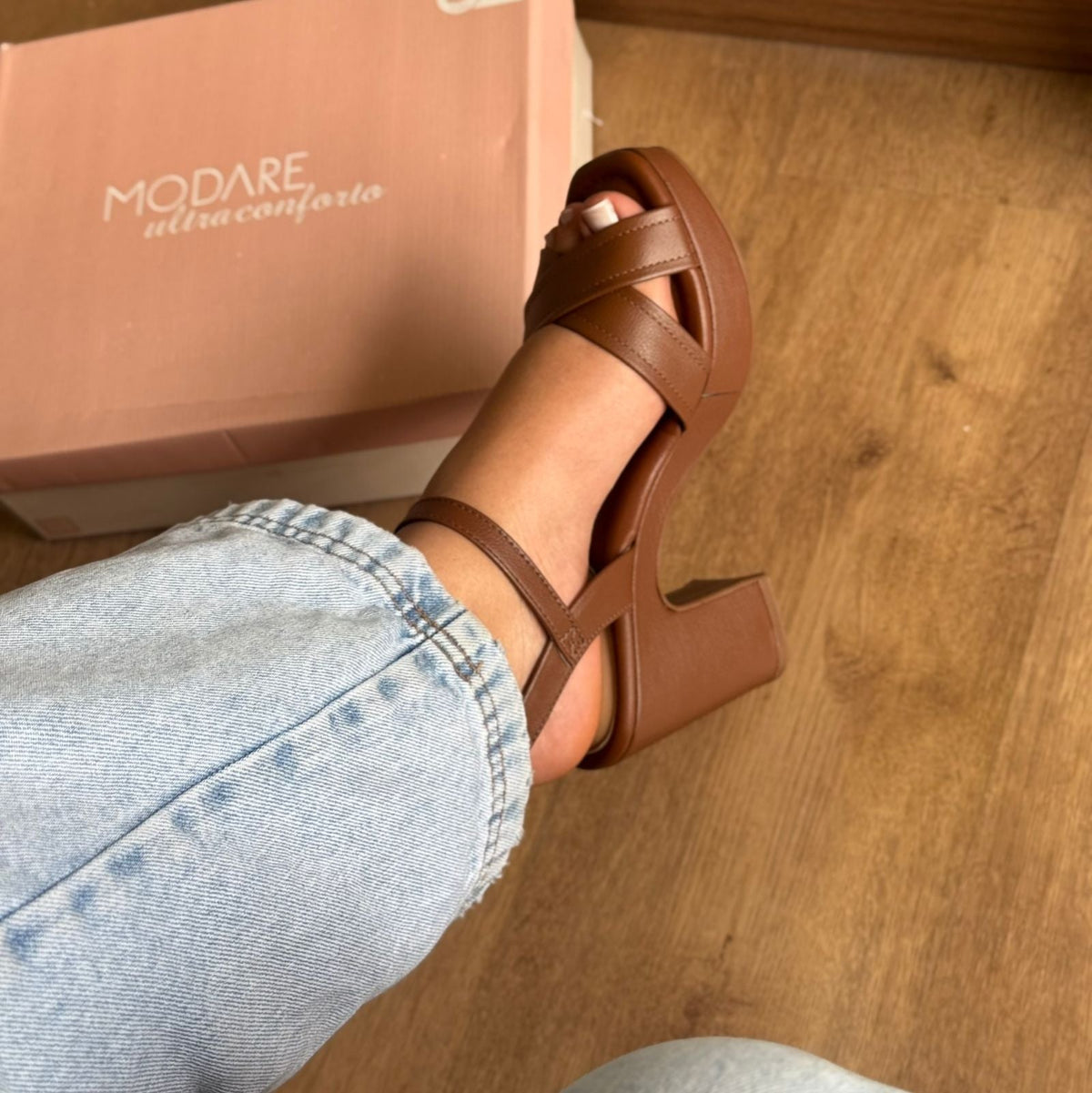 Sandália Modare Salto Bloco Tiras Cruzadas 7203.110