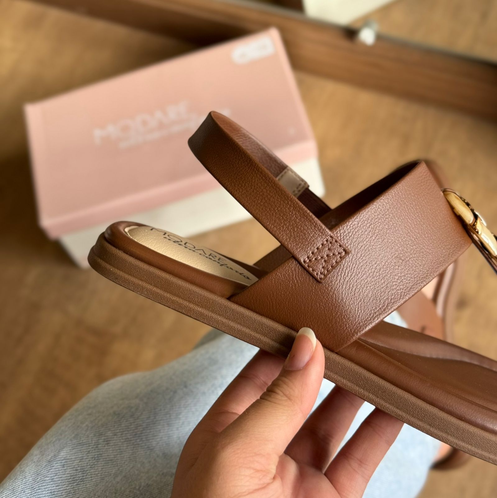 Sandália Modare Rasteira Com Pedrarias 7212.103