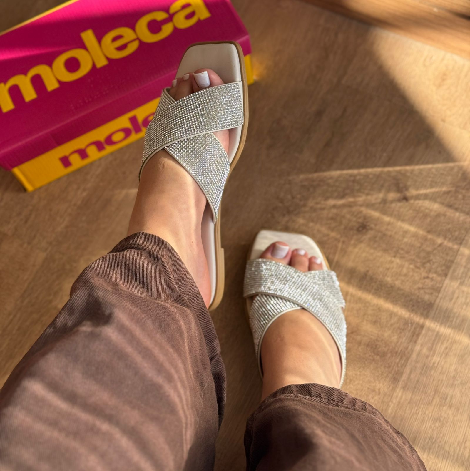 Sandália Moleca Rasteirinha Tiras Cruzadas 5560.105